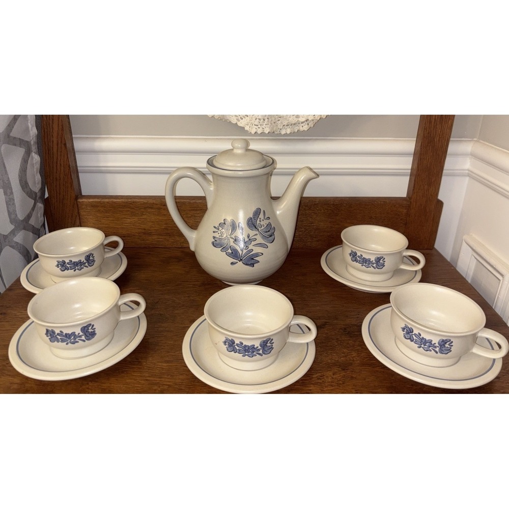 Vtg. Pfaltzgraff Yorktowne Coffee/Teapot 5 Cups/saucers Floral Stoneware 9.5" EC